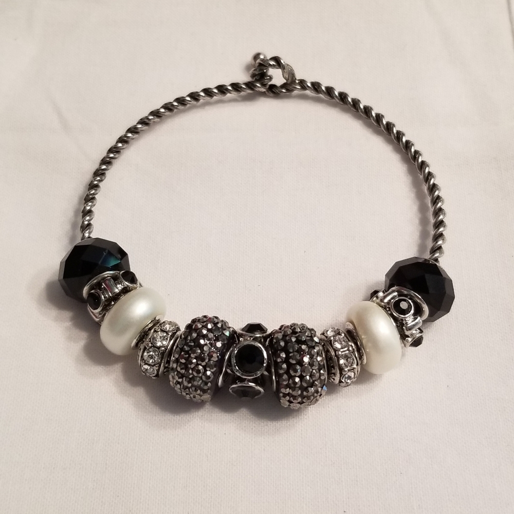 ♠️ Cute hook and loop black bracelet